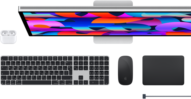 اكسسوارات Mac: سماعات AirPods، وشاشة Studio Display، ولوحة مفاتيح ماجيك، وماجيك ماوس، ولوحة تعقب ماجيك، وكابل شحن MagSafe باللون الأسود الفلكي