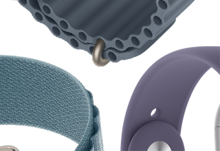 أحزمة Apple Watch Series 11: حزام رياضي بلون ليلكي ضبابي، وحزام المحيط بلون أزرق حديدي، وحزام Loop ألباين بلون أزرق فاتح