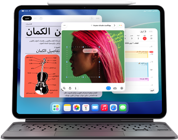 جهاز iPad&nbsp;Air يعرض الصفحة الرئيسية مع تطبيقات Apple متعددة، مقترن بلوحة مفاتيح&nbsp;ماجيك وقلم Apple&nbsp;Pro‏