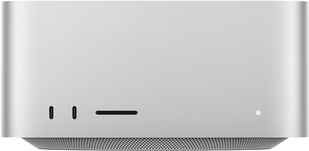 جهاز Mac Studio، الجهة الأمامية، 2 من منافذ USB‑C، فتحة بطاقة SDXC، ضوء مؤشر التشغيل، قاعدة مدببة في الأسفل، سطح مسطح، جوانب مدورة، حواف مستقيمة، لون فضي