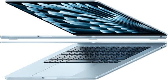 اثنان من أجهزة MacBook Air باللون الأزرق السماوي مفتوحان على شكل سهم، فتبرز نحافة التصميم